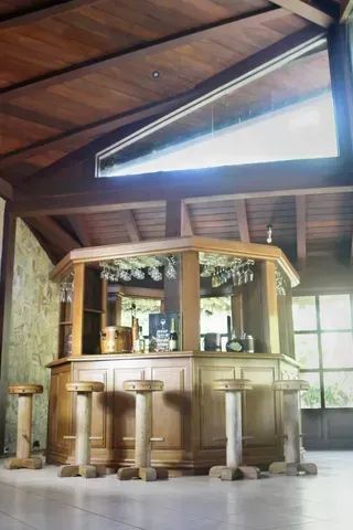 Bar de madeira rustica elegante e Bancos - Foto 4