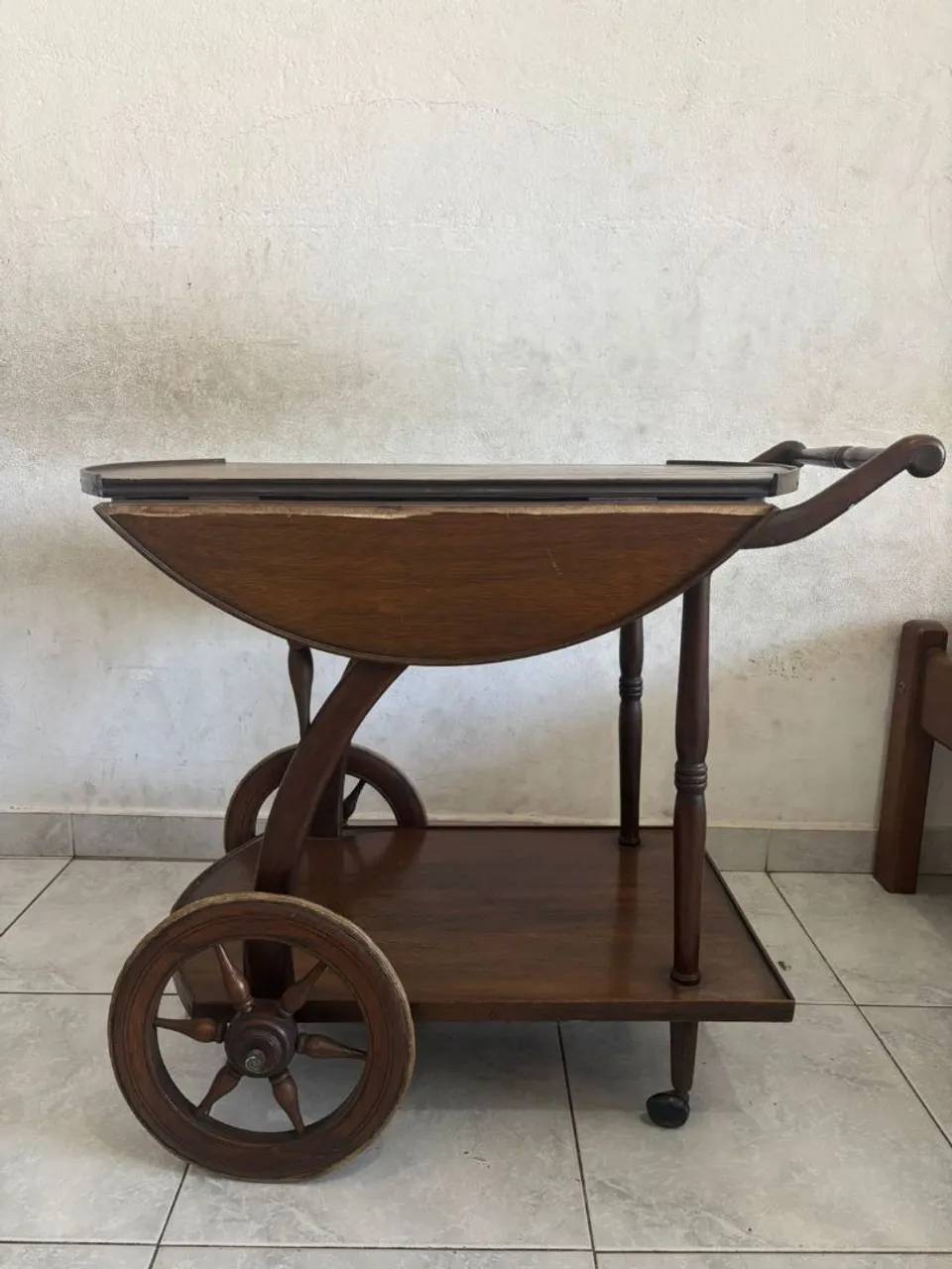 Carrinho de chá antigo madeira