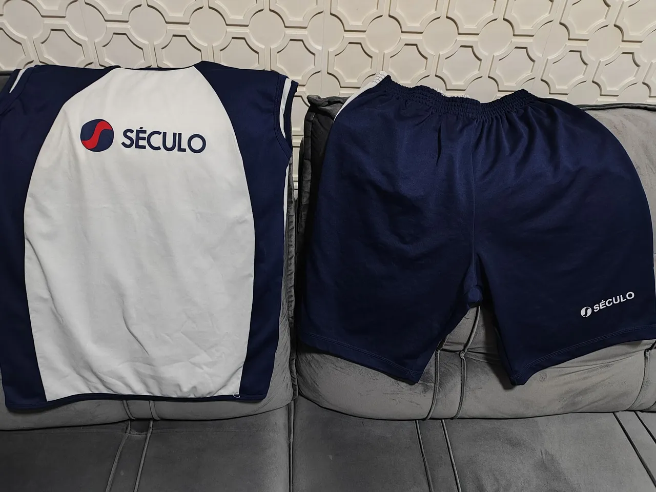 Conjunto esporte e calça de uniforme Colégio Século - Tamanho 12 e 14