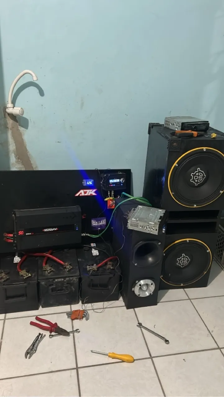 Som muito forte, pra qm conhece 