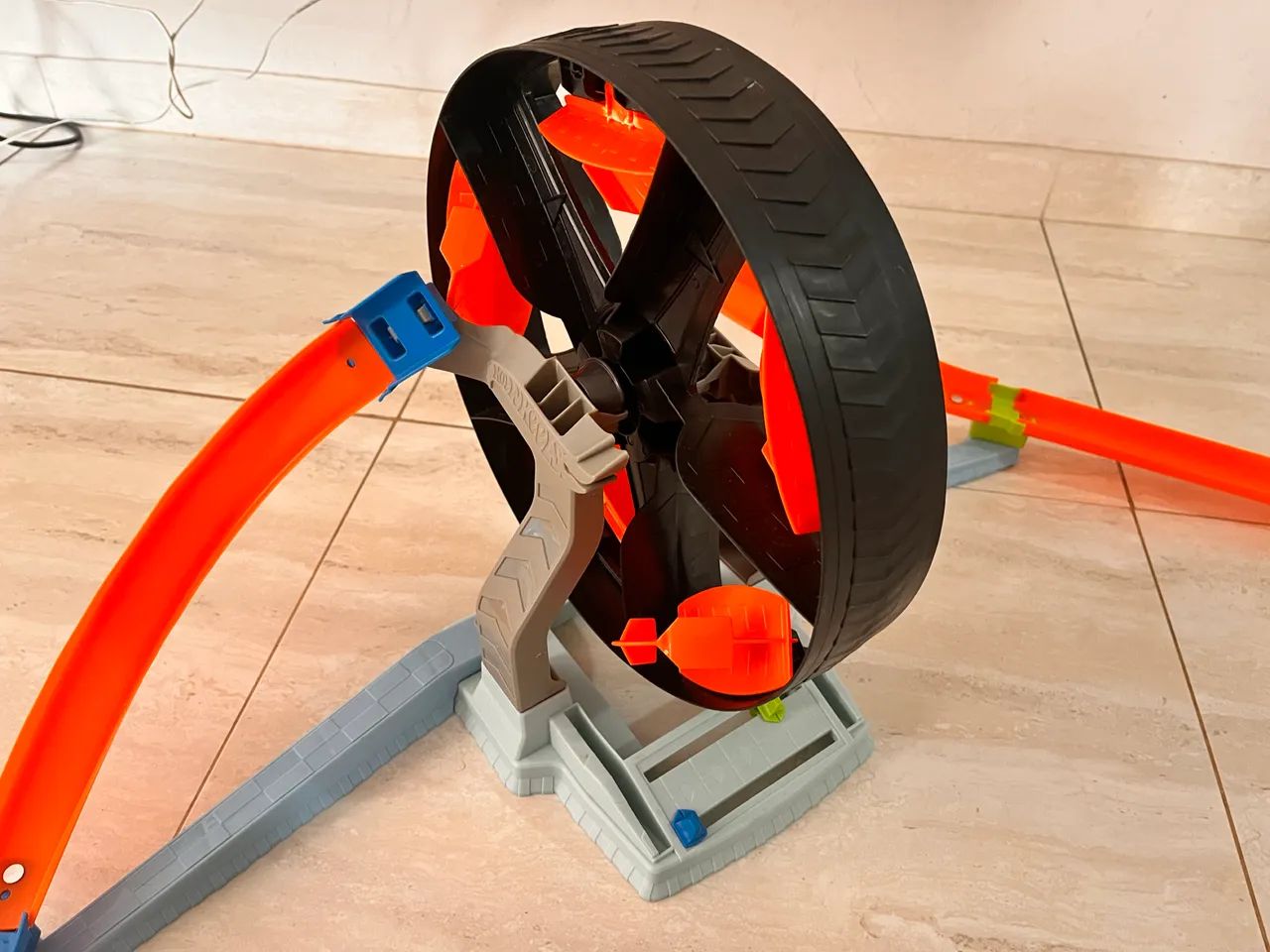 Pista de Percurso e Veículo Hot Wheels Action Competição