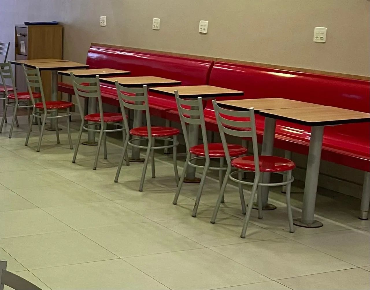 Conjunto de banco/mesa/cadeira Emplarel
