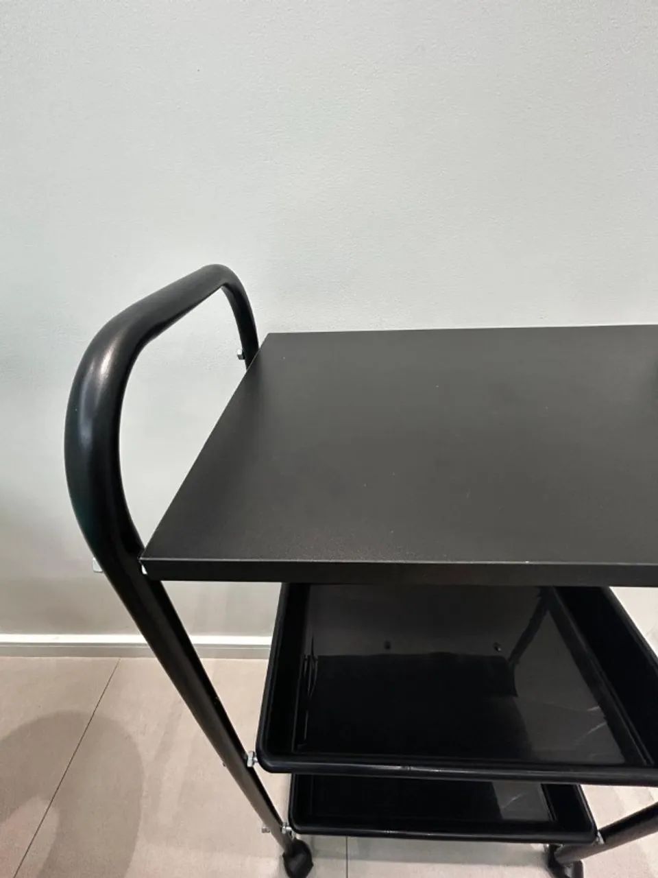 Carrinho Mesa Auxiliar 2 Tampos e 1 Bandeja Estética Clinica - usado - Foto 4