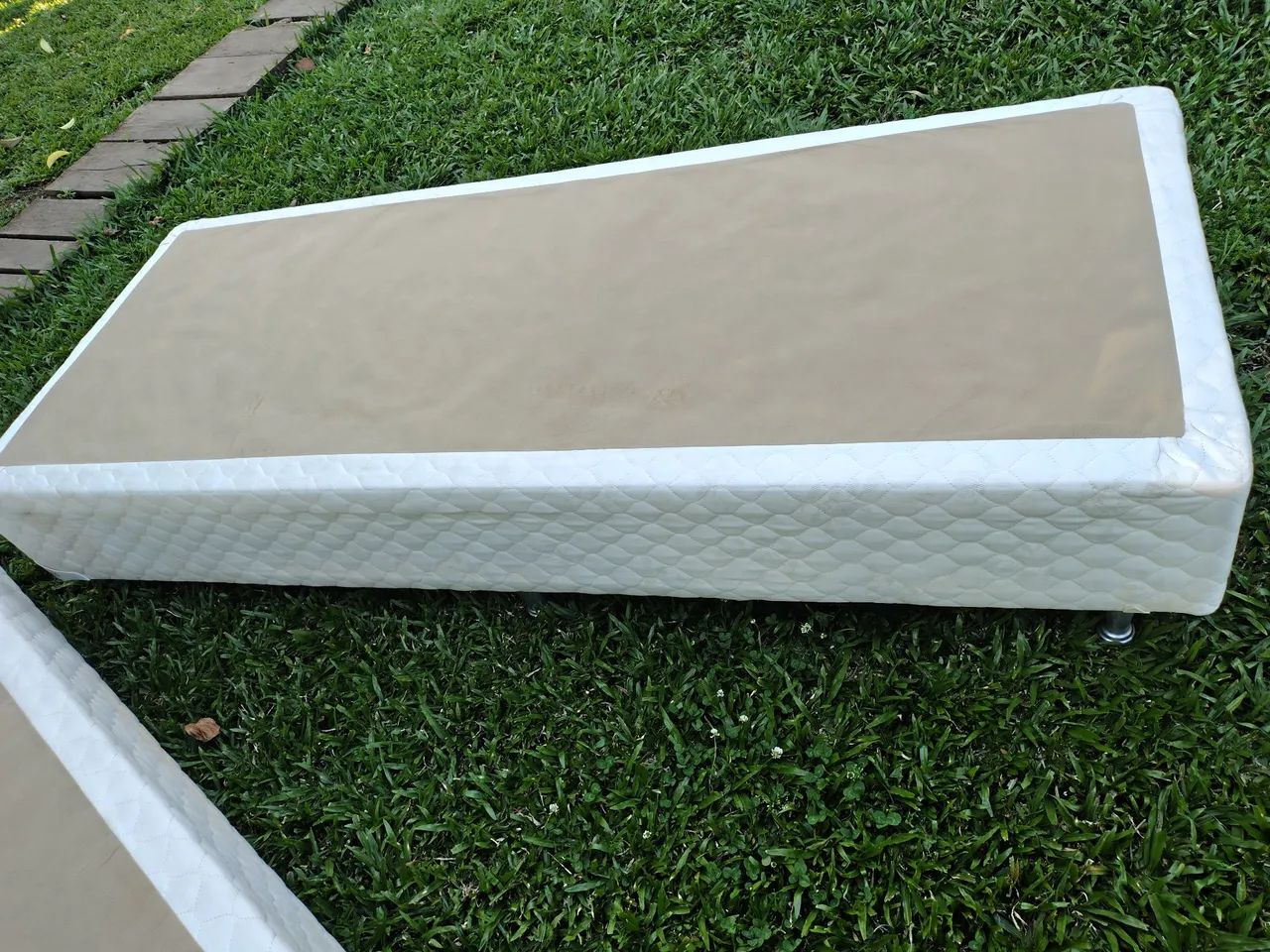 Com entrega base box Queen 64296269577474123