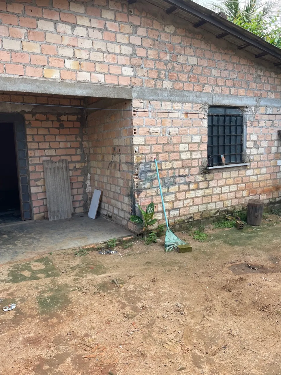 Vende-se casa no Senador Hélio Campos