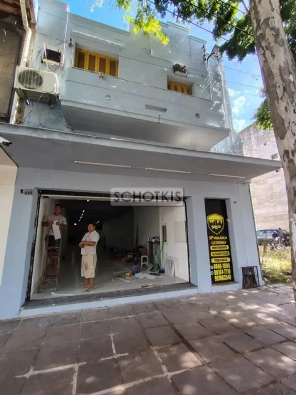 IMOBILIÁRIA SCHOTKIS ALUGA LOJA NA SÃO PEDRO PRÓXIMO A FARRAPOS, DE 03 PAVIMENTOS, COM APR