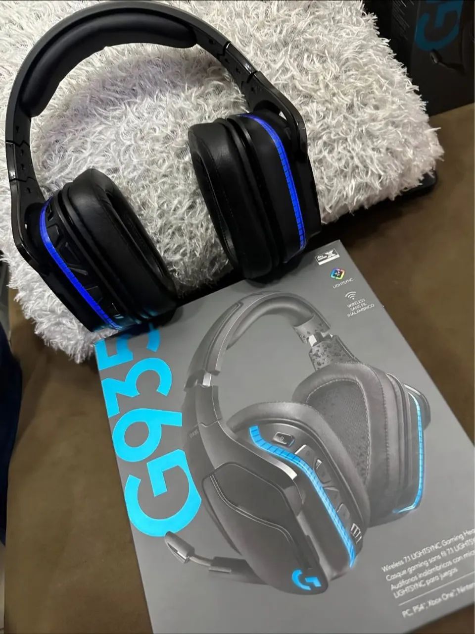 Headset Gamer Logitech G935 Wireless 7.1 LIGHTSYNC pego placa de vídeo rtx nele.