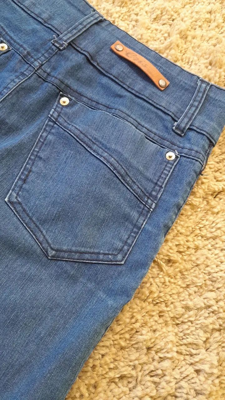 Saia Jeans Azul com Detalhes - Foto 4