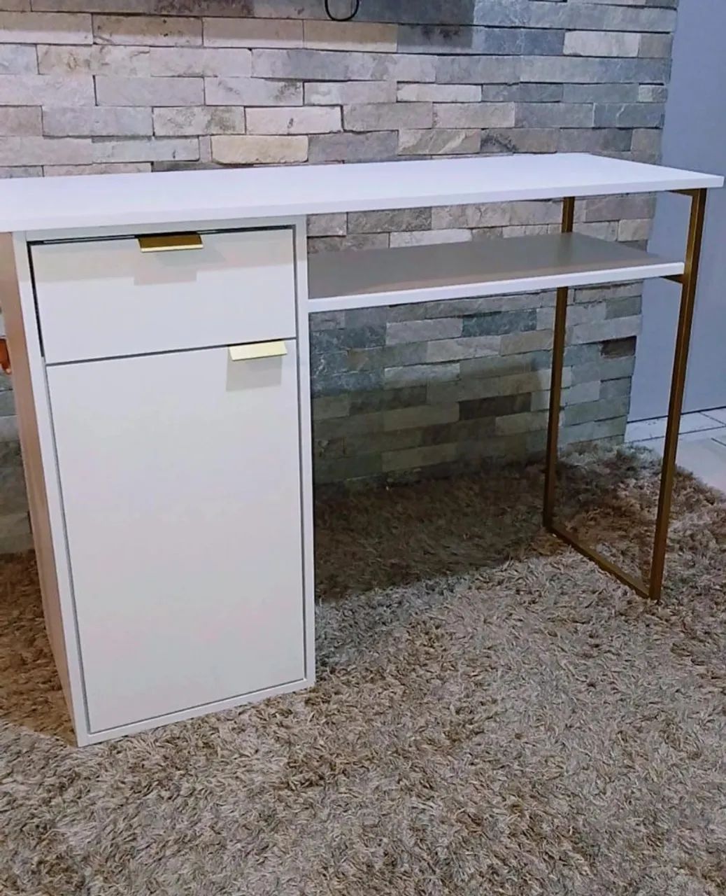 Mesa de Escritório Moderna com Gavetas