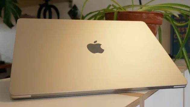 MacBook Air M3 13? 8GB 256GB ESTELAR (2024)