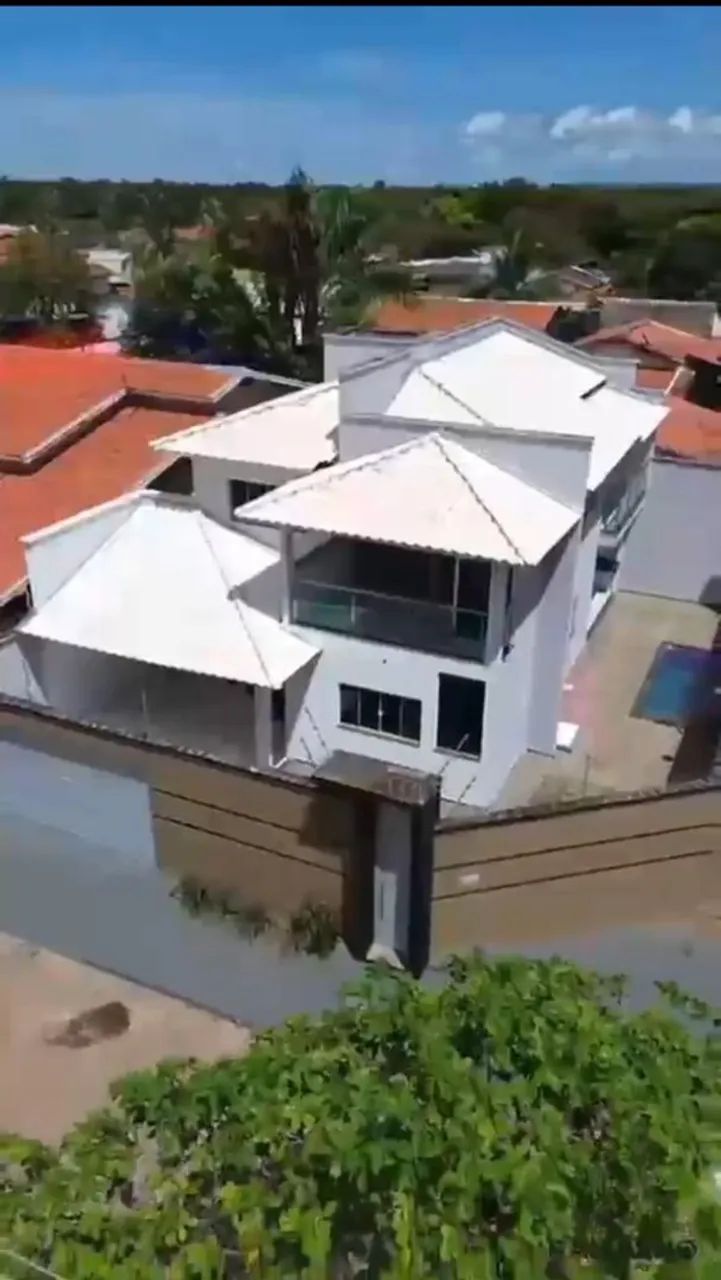 Sobrado com 4/4 2 Suites e Piscina 