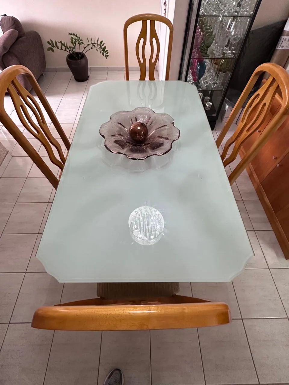 Conjunto de jantar com 4 cadeiras . Tampo da mesa de 1,80m com 0,90m. - Foto 3