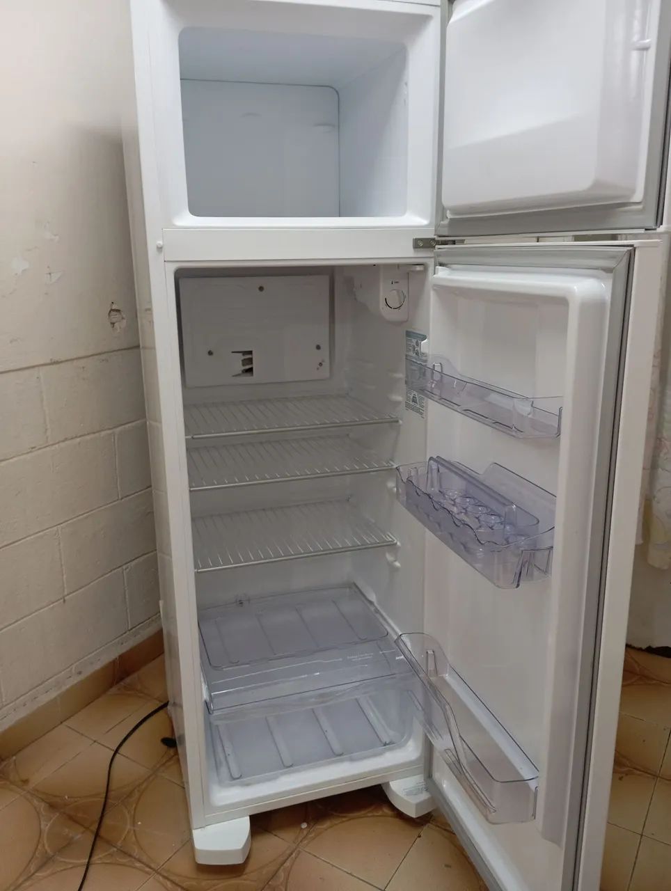 Geladeira 360 L Eletrolux 220 vts  - Foto 2