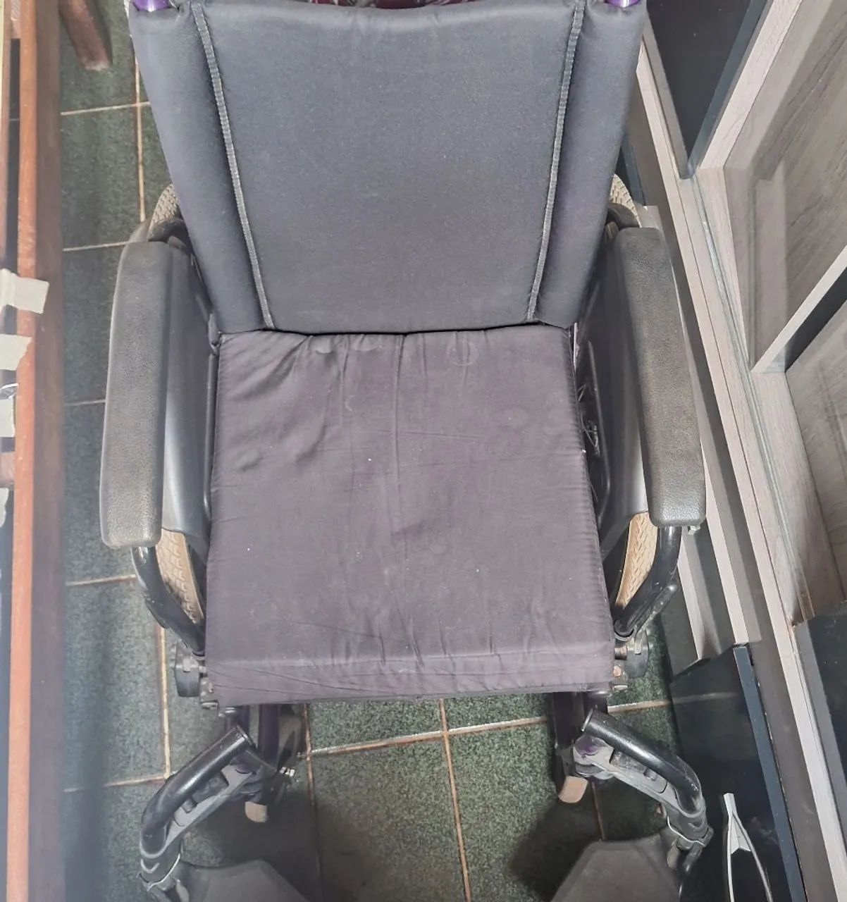 Vendo Cadeira de rodas alcochoada  - Foto 2