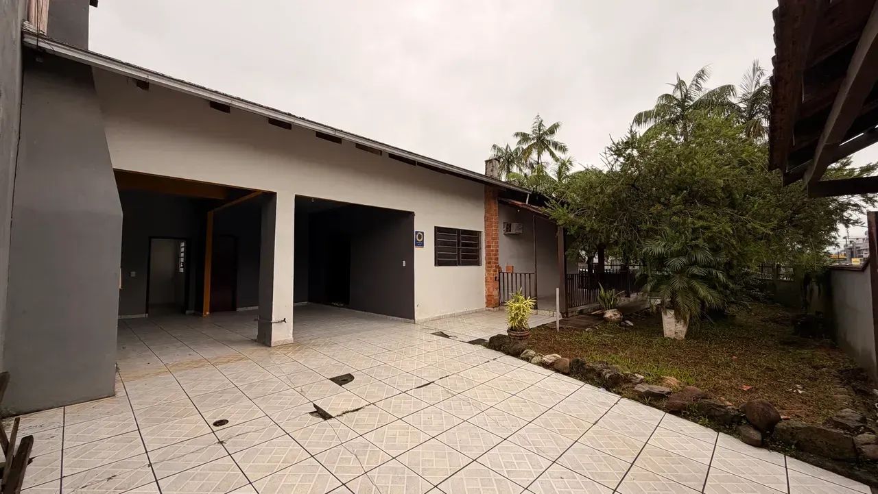casa em rua comercial, ideal para lojas - Foto 2