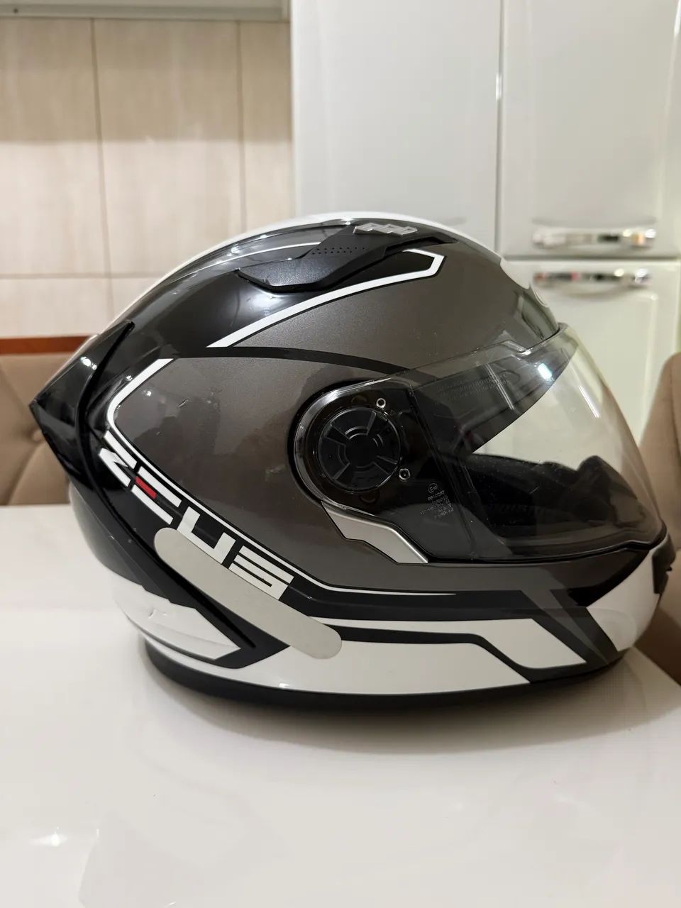 2 CAPACETE ZEUS 