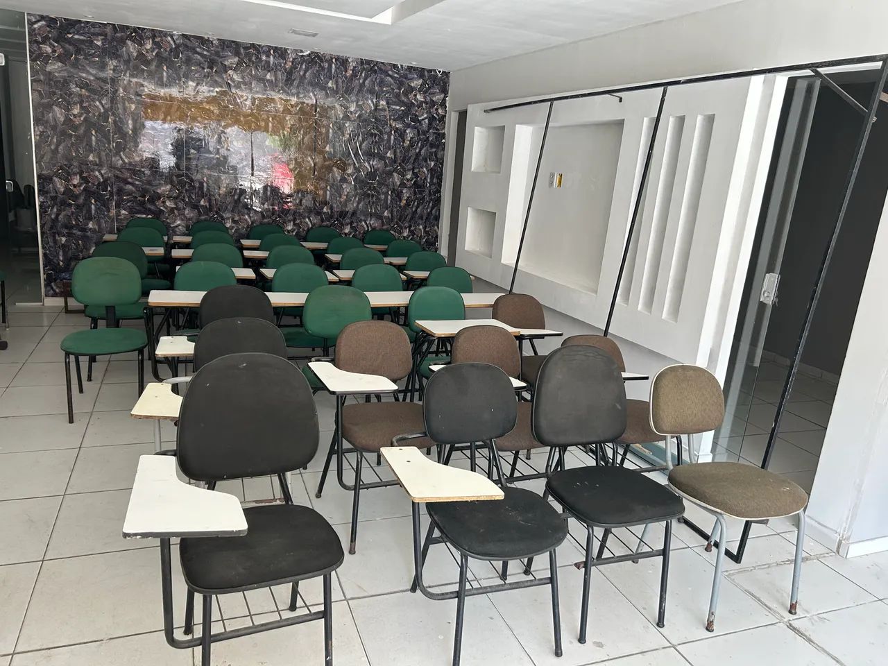 30 CADEIRA ESCOLAR C/BRACO