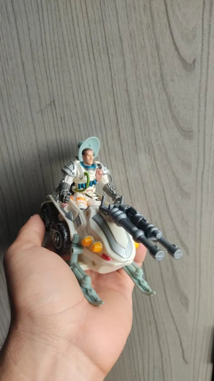 Chap mei boneco e veículo espacial