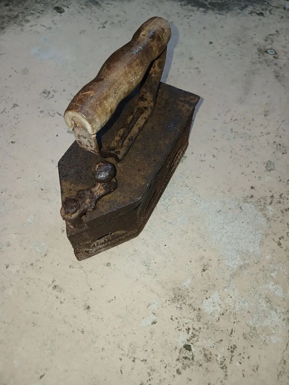Ferro de passar a brasa antigo  - Foto 2