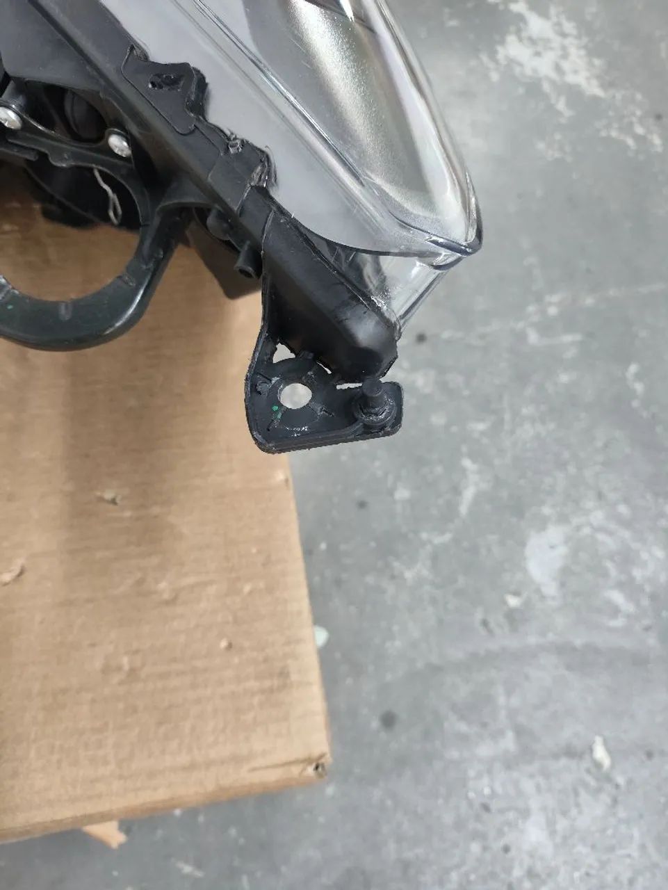 FAROL Peugeot 308/408 - Peças para carros, vans e utilitários