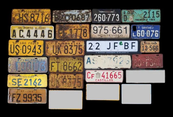 Placas amarela antiga e estrangeira