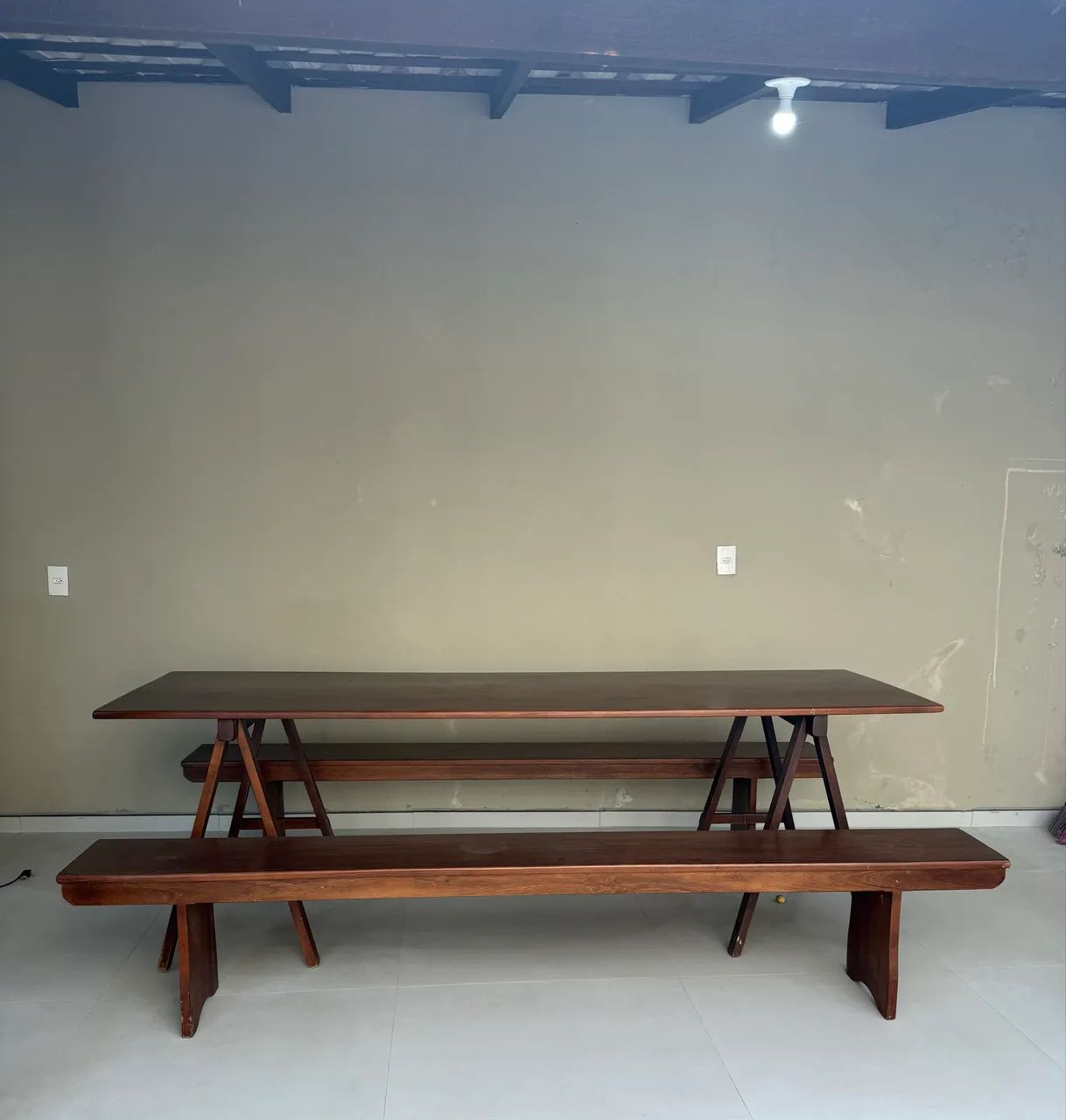 Mesa de madeira maciça à venda - Usada