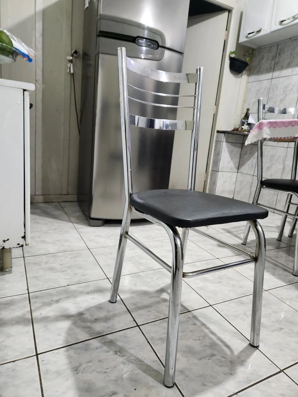 4 cadeiras de inox com assento almofadado - Foto 2