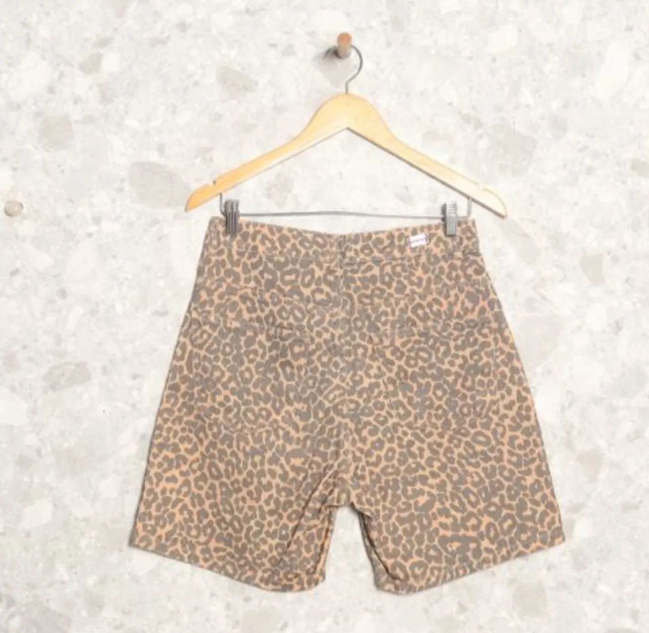 Short bermuda hering de onça estampada animal print  - Foto 2