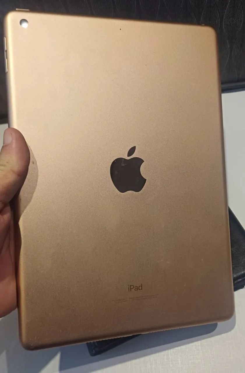 iPad 6 com Caixa e capa protetora troco - Foto 2