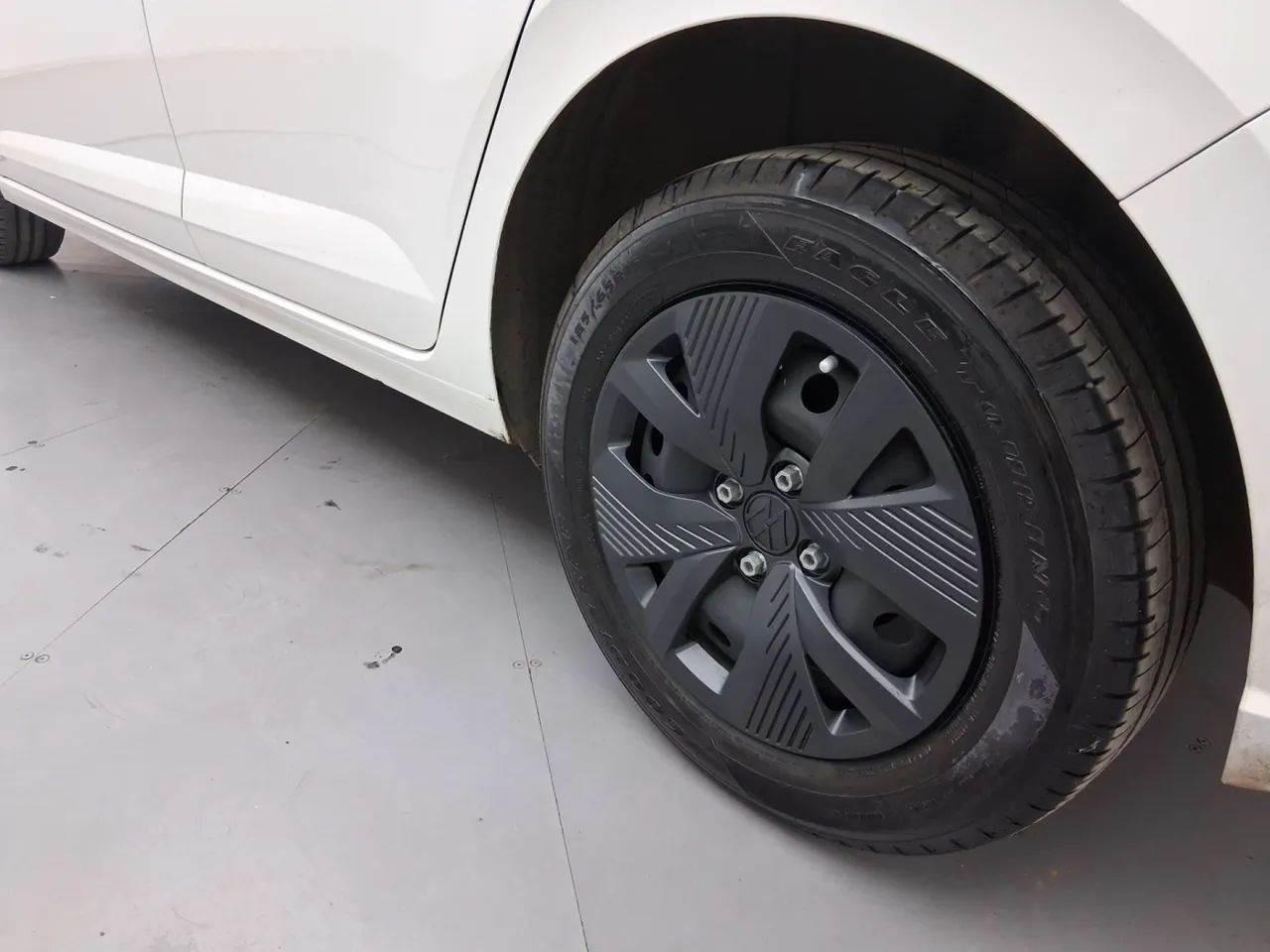 Volkswagen Polo Track 1.0 Flex 12V 5p, foto 12 de 18