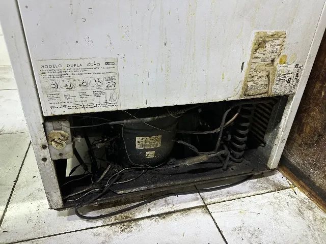 Carcaça de Frezzer (Problema com motor).  - Foto 3