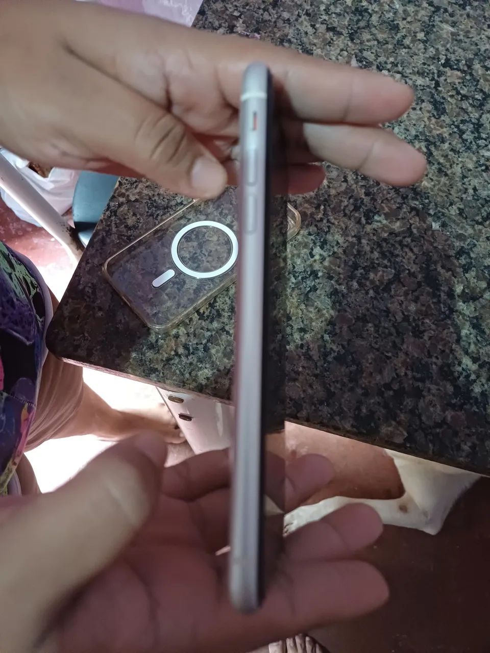 Vende-se iPhone 11 normal. 64 Giga. Saúde de bateria 81%. R$ 900,00. - Foto 4