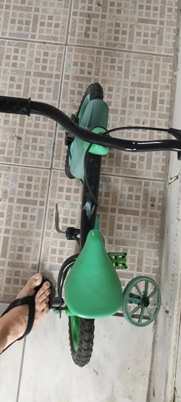 Bicicleta criança de 3, 4 anos precisa dar uma guaribada Estado geral bom Precisa arrumar  - Foto 5