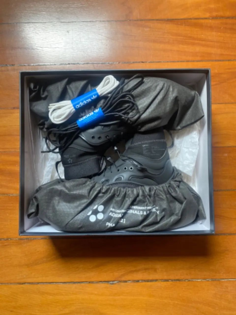 MR. BAILEY x adidas Ozmorphis Core Black - Foto 3