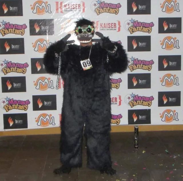 Fantasia de gorila para o carnaval