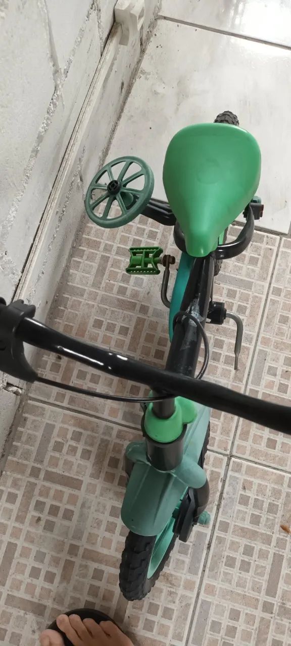 Bicicleta criança de 3, 4 anos precisa dar uma guaribada Estado geral bom Precisa arrumar  - Foto 2