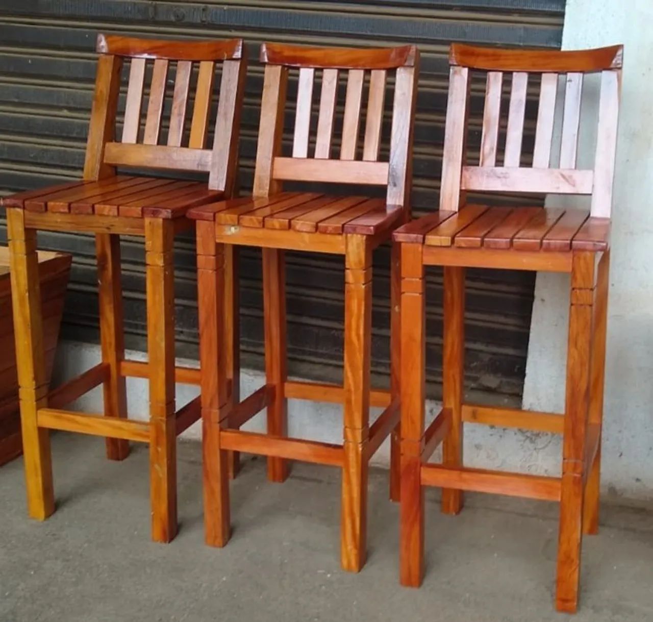 Banquetas de madeira de demolição 