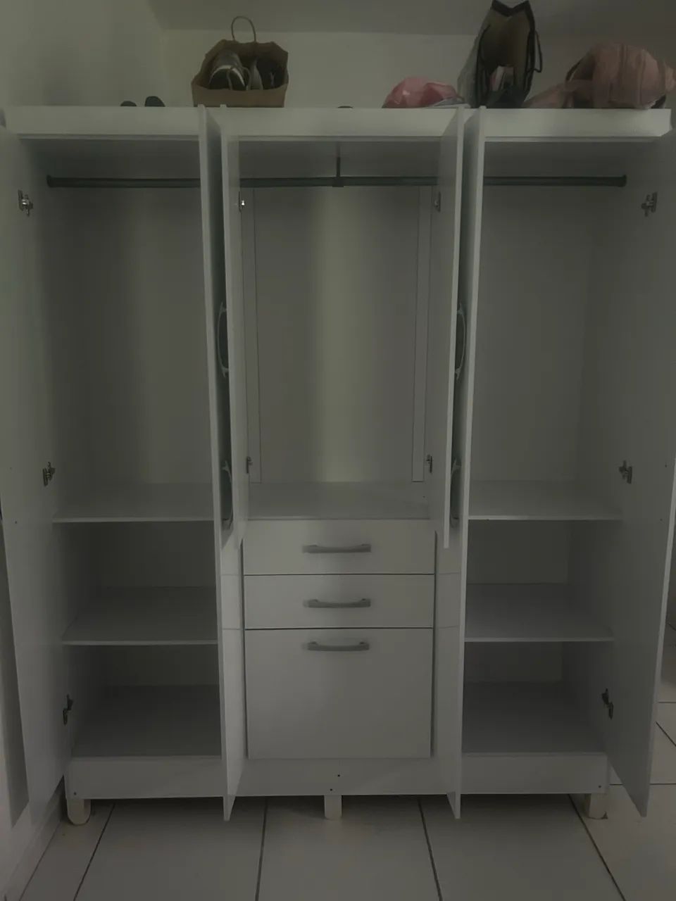 Vende se guarda roupa solteiro  - Foto 2