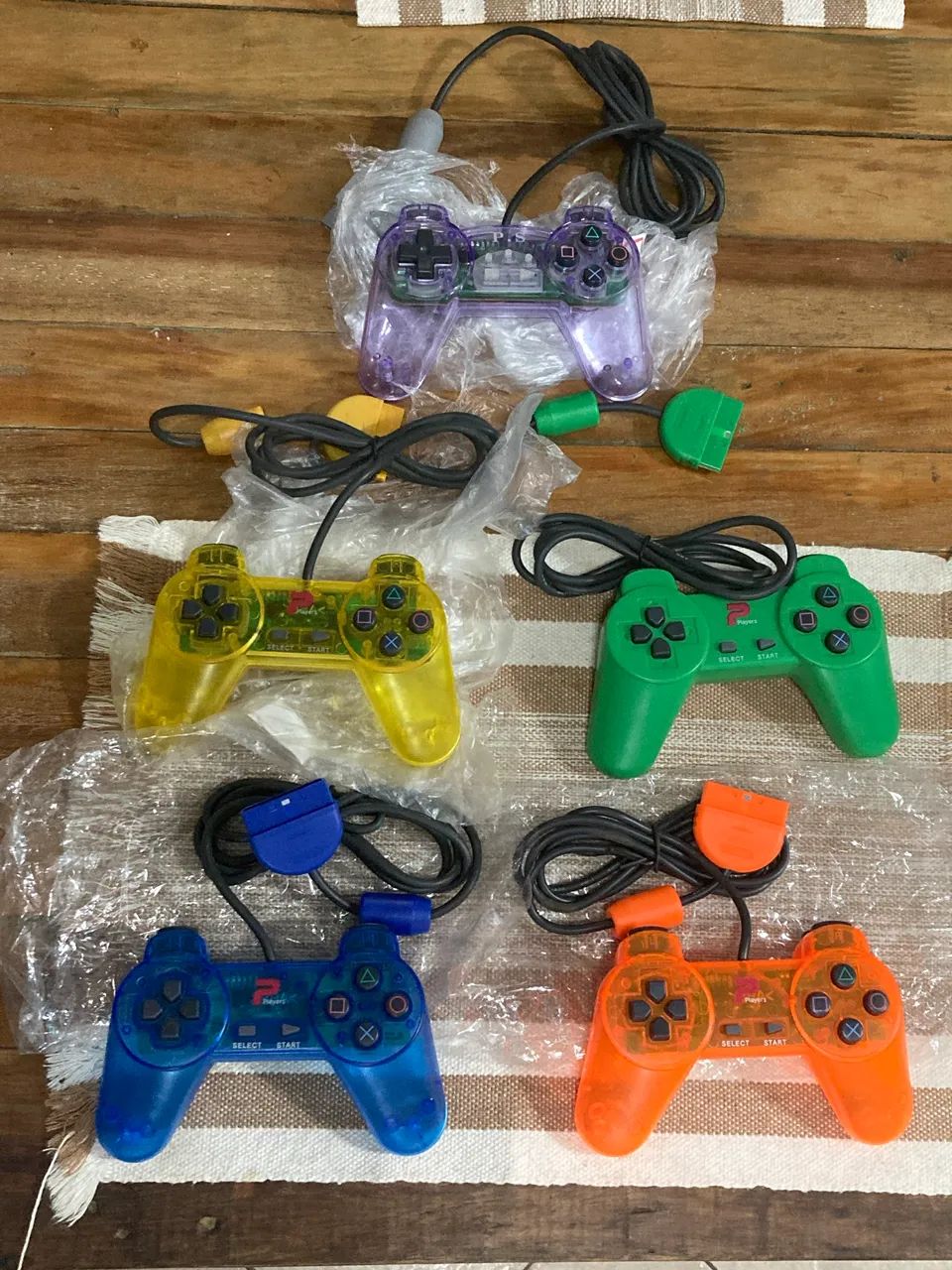 Controles PS1/PS2 Cores variadas. R$30 cada. Envio OLX PAY 