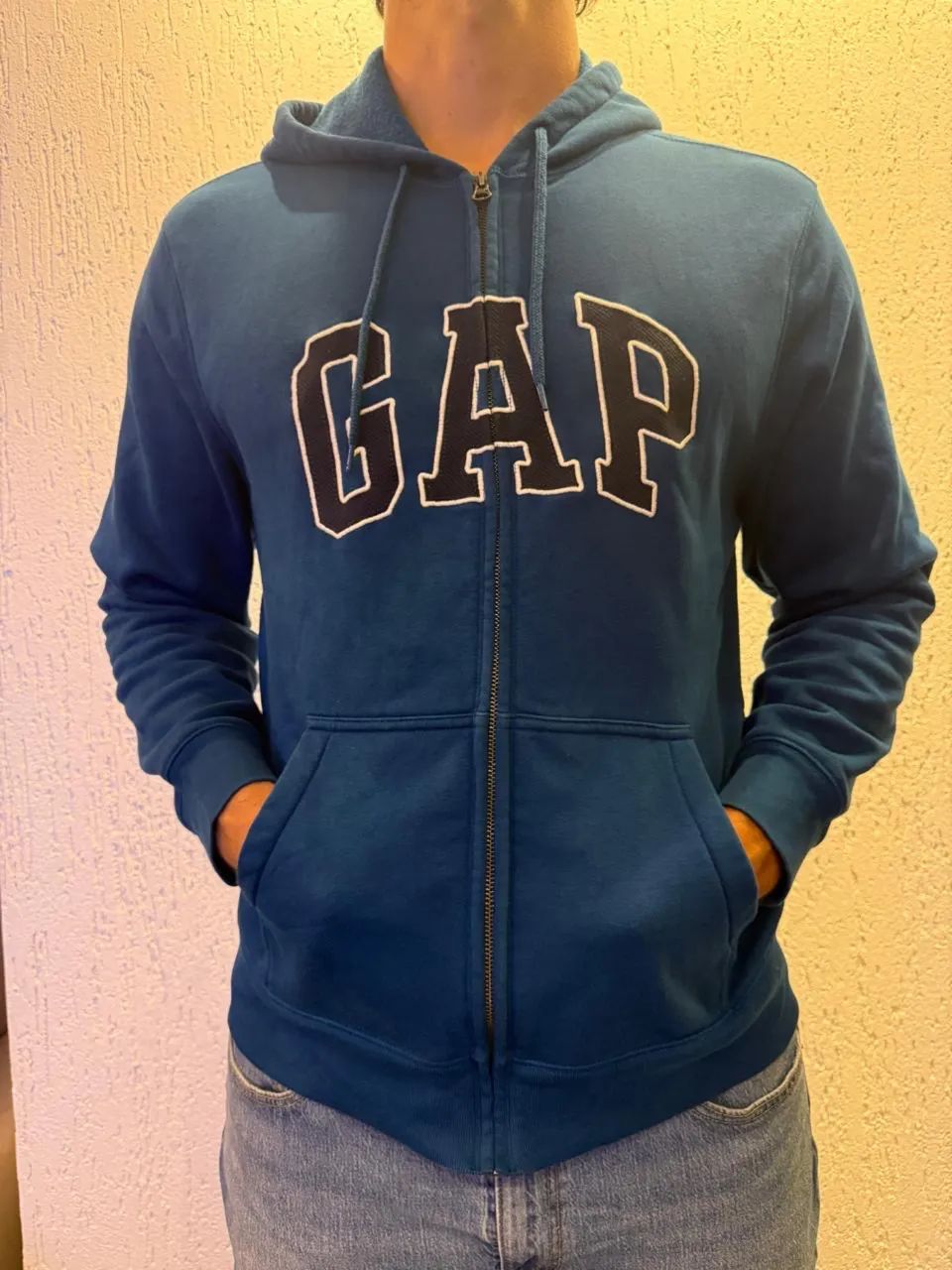 Blusa de Moletom Gap azul com zíper 