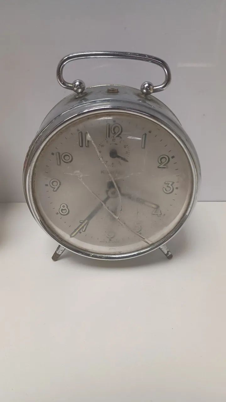 Relógio despertador antigo a corda - não funciona - os dois pelo valor anunciado - Foto 3