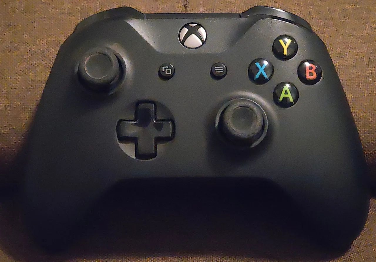 Xbox One S + 2 Wireless Controller + Jogo Original  - Foto 3