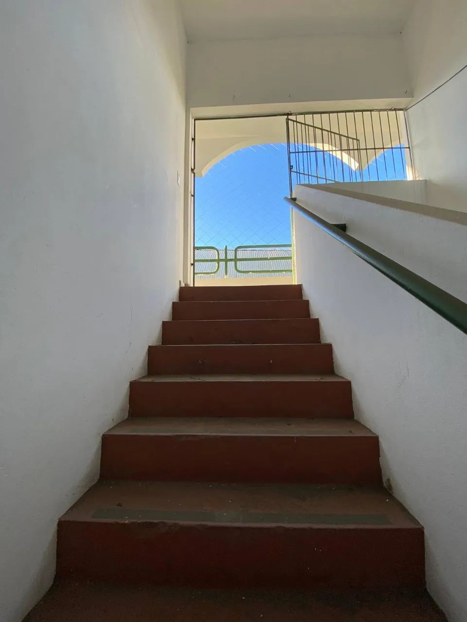 Prédio Comercial - Candeias ( Sala da Frente ) - Foto 2