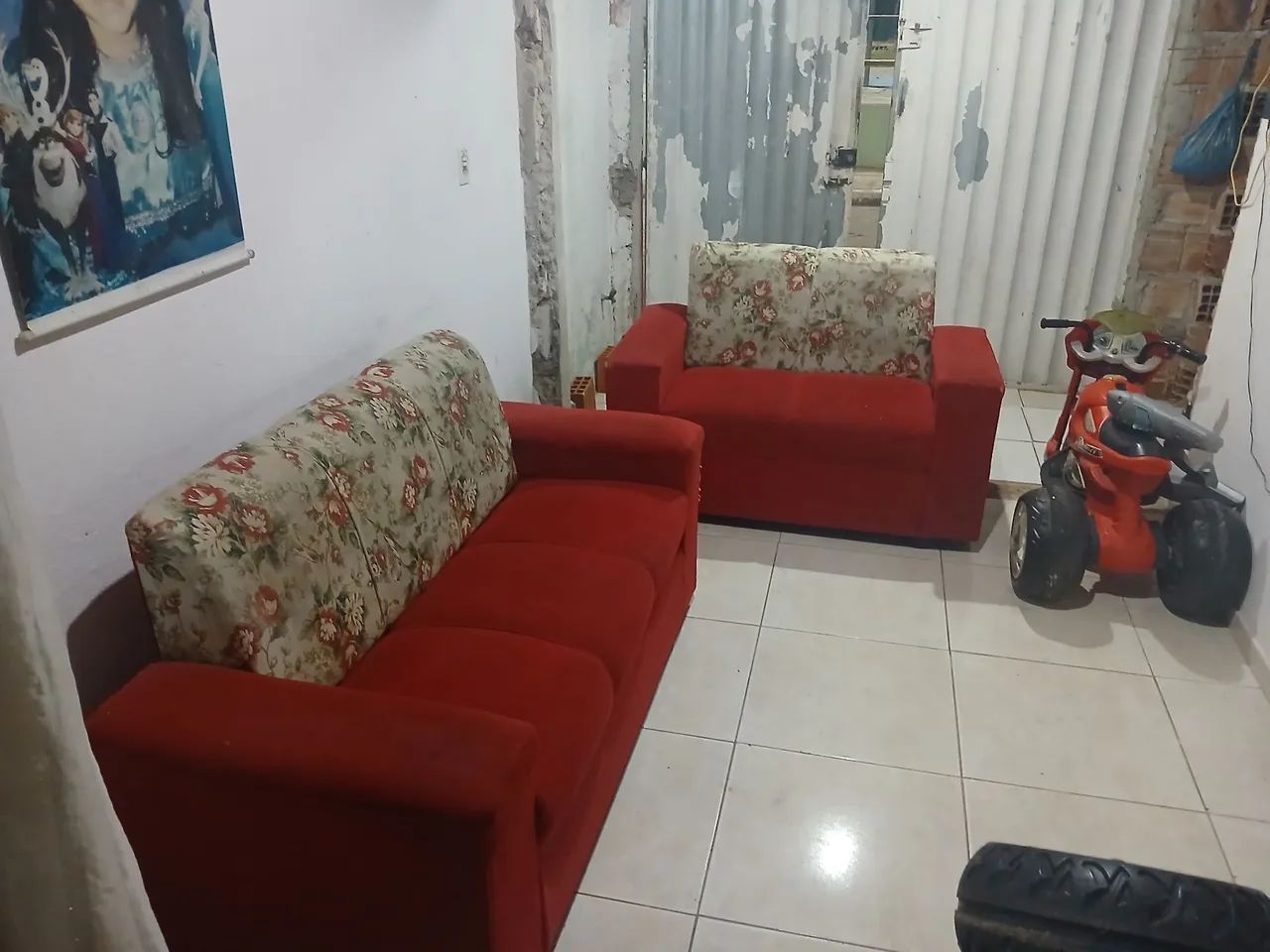 Lindo sofá pouco usado por 400 reais  - Foto 2