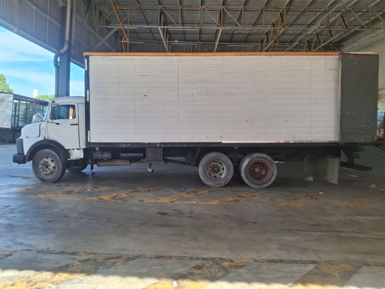 1113 truck baú  - Foto 4