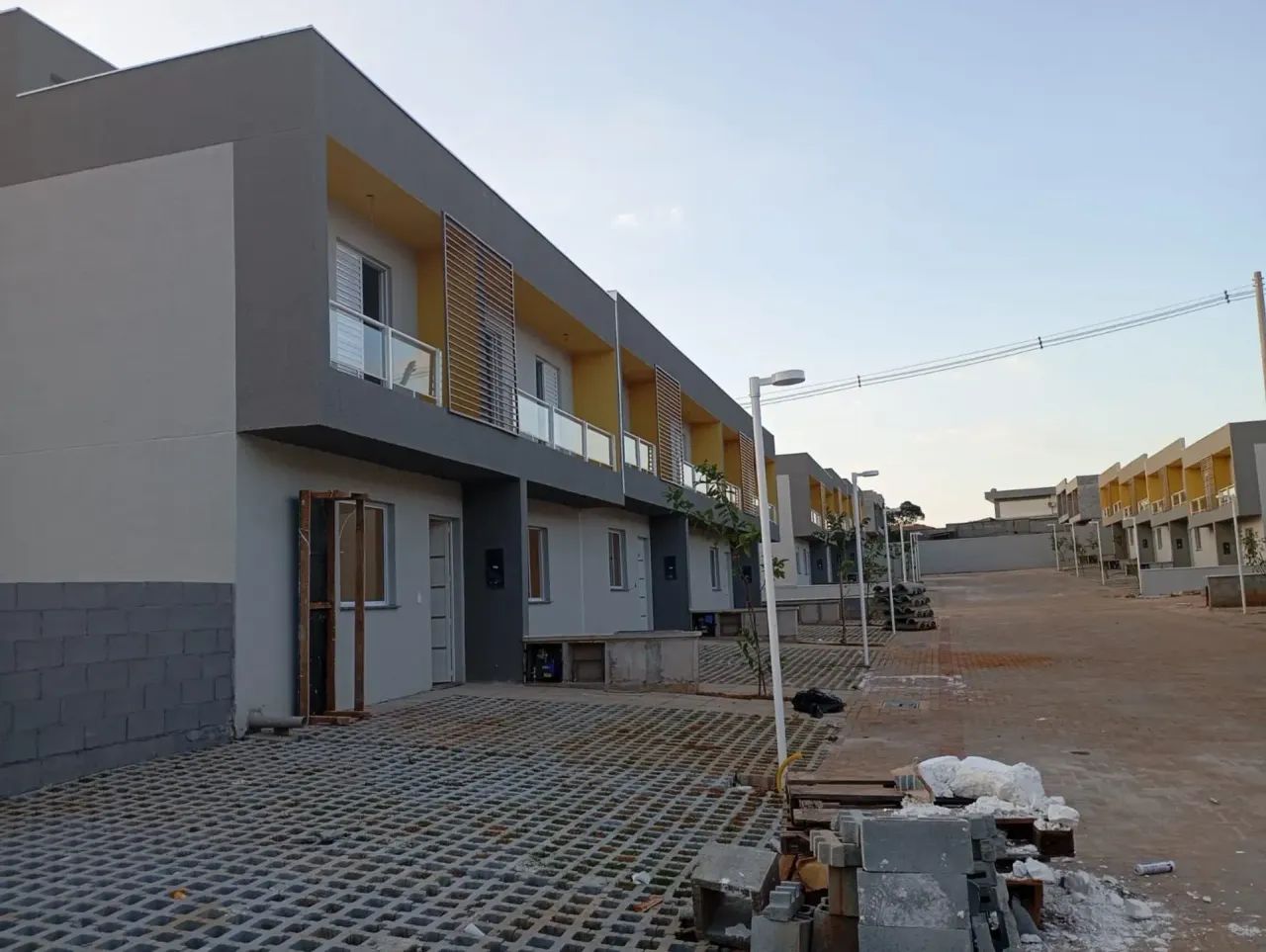 Sobrado com 3 dorms com suíte, condomínio fechado com lazer completo - Foto 4