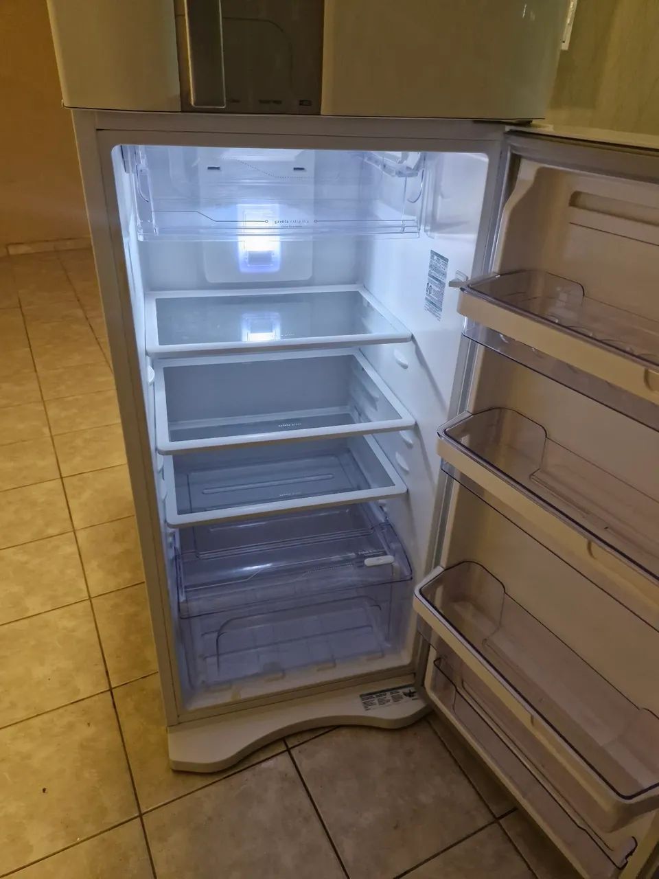 Geladeira Electrolux semi nova - Foto 5