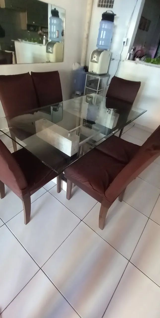 Conjunto mesa de vidro com 6 cadeiras 