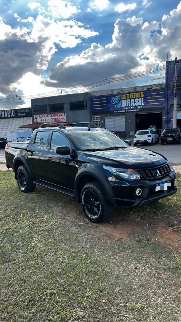 Mitsubishi L200 L200 Tri. Outd. GLX 2.4 CD 4x4 Die. Mec. 2020