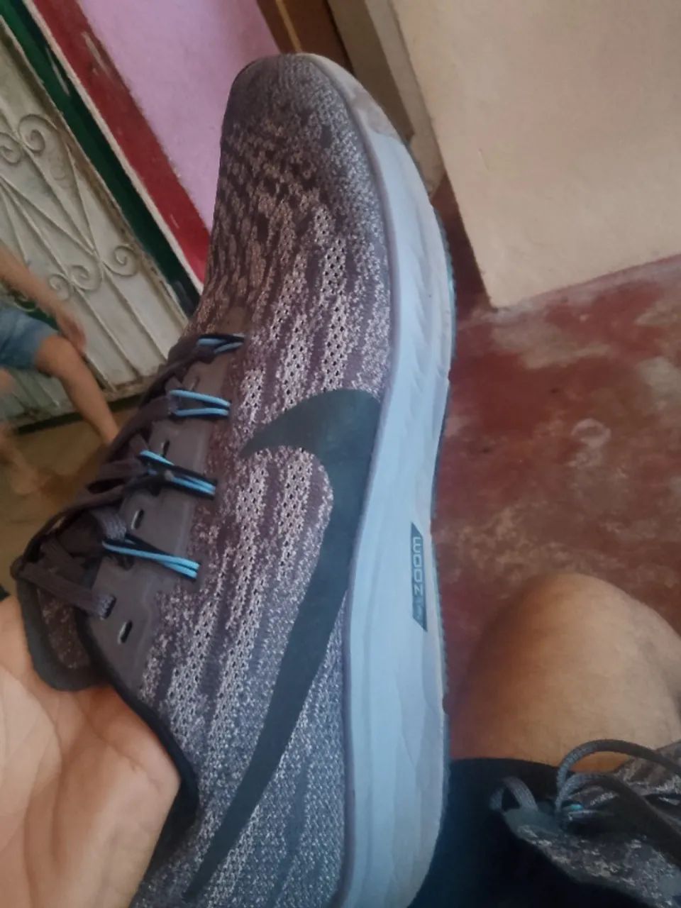 Nike Air Zoom Pegasus 36 na cor cinza